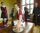 布罗姆斯格罗芙中学 