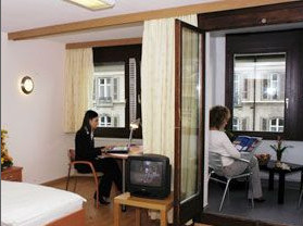 瑞士纳沙泰尔酒店管理学院 IHTTI